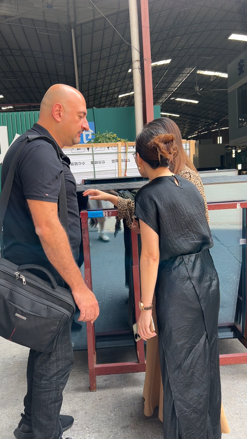 Client examining glass products at BDGLASS quality station